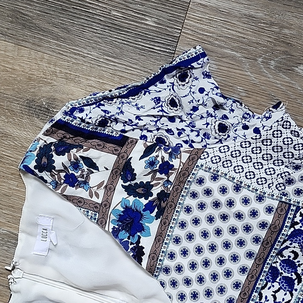 Elegant Blue and White Patterned Dress - Picture 4 of 13